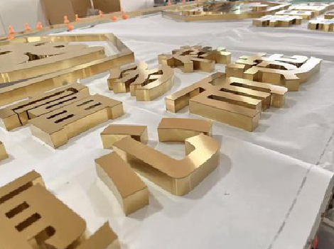 当涂拉丝不锈钢字的特点。